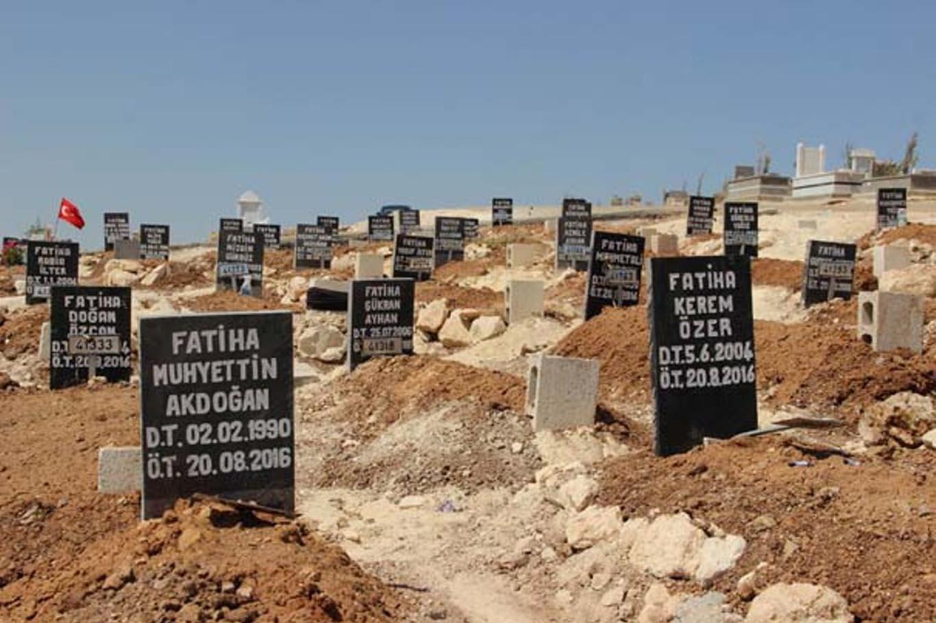 Düğün saldırısında ölenlerin mezarları başında ağıtlar yükseldi
